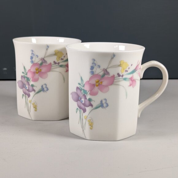Set of 2 NEW BONE ORIGINAL porcelain coffee mugs, floral tea mugs made in Japan - Picture 1 of 7